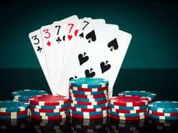 Chat real-time dengan dealer dan pemain lain